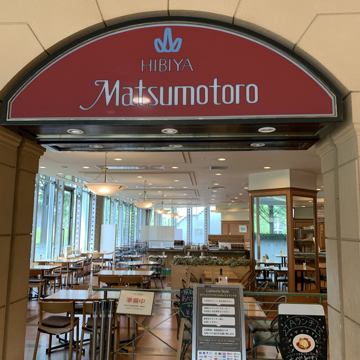 uraxmax's tweet photo. ハヤシ＆カレーのダブルソースオムライス＠日比谷松本楼東京ビッグサイト店
デミグラスのコクと柔らかく煮込まれたビーフのハヤシライス、後から程よい辛さのポークカレー
チキンライスを柔らかな卵で包んだオムライスが三味一体で美味い！日比谷公園の本店にも行ってみよう。 https://t.co/eC8kr4uJ2B