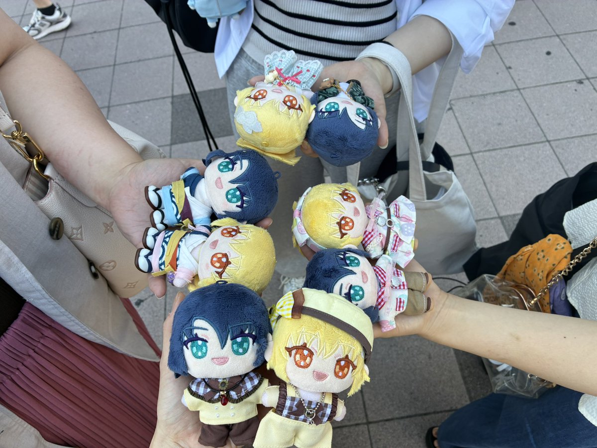 Sakuya01260308's tweet photo. 青森駅で憧れのRisaさんの跳人アスカガぱるちゃんずとエンカ！
Risaさんほんとにお優しくてお時間作って頂き感謝🥰お会いできて嬉しかった✨✨ https://t.co/Z9YI5wvu1E
