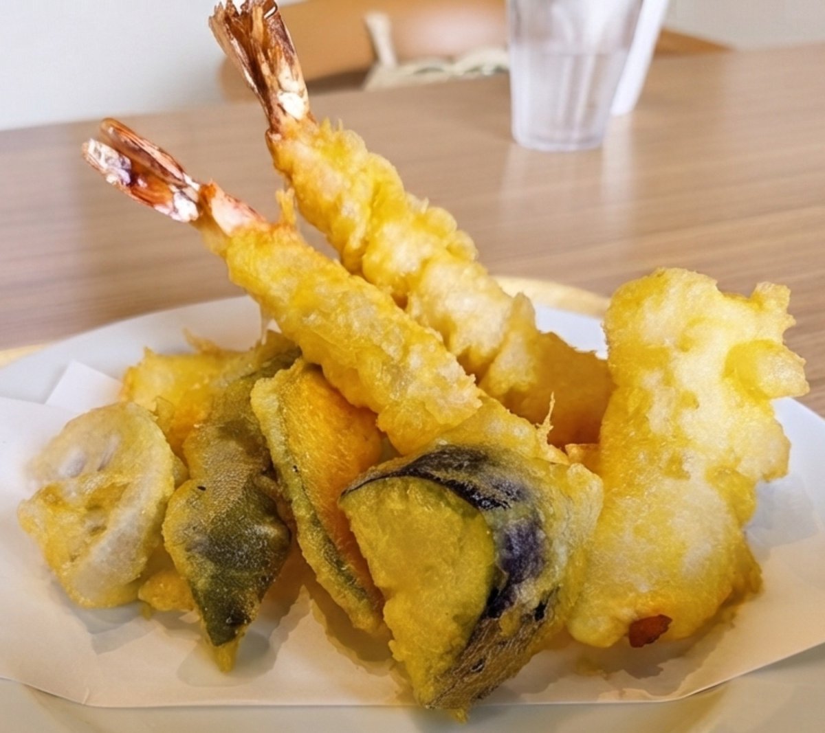 ch_nagareboshi's tweet photo. 幸せの盛り合わせを食べ元気を満タン🍤
明日の午前にとある理由で心療内科。緊張する😞💨

無事に1日を終えられたかな？
夜勤の方はがんばってね✨

今日も生きれた✨
皆も生きてくれた👍
命のバトンが繋がって新品の明日にバ��ンタッチ✋
今日がどんな日でもまたやり直せる😌

皆んな今日もありがと😊 https://t.co/xHeHEAzfUe