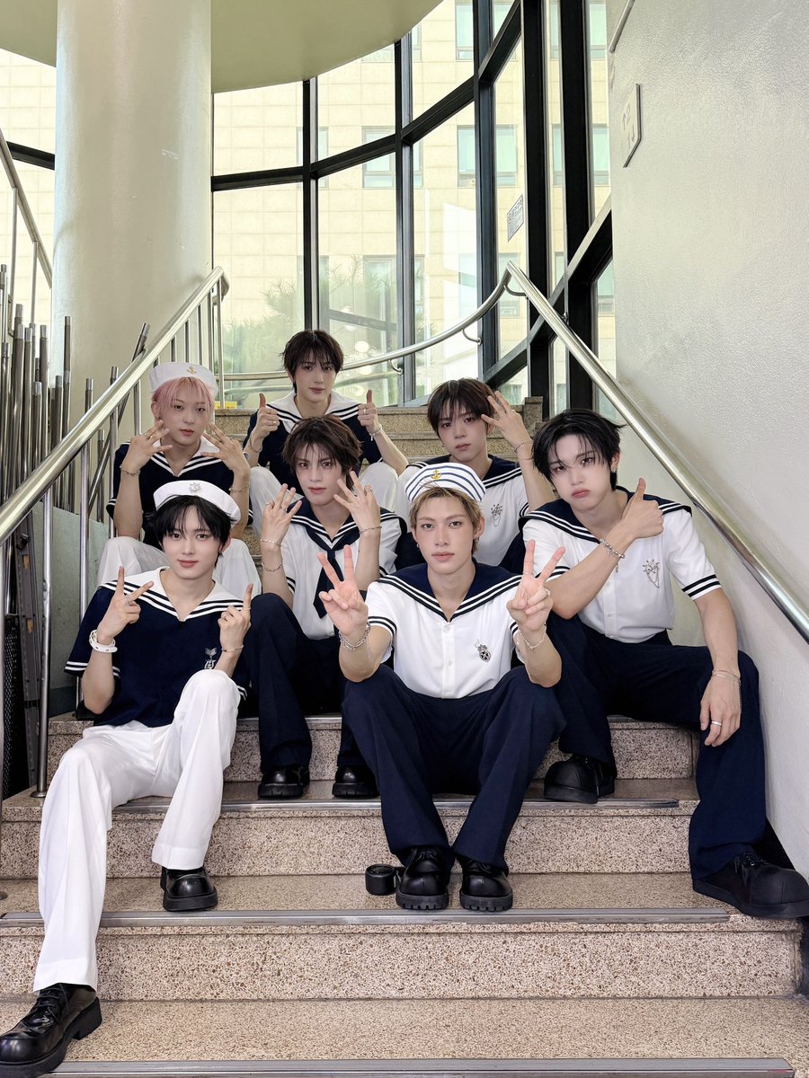 nouera_official's tweet photo. [📸] 260807 KBS 뮤직뱅크 

오늘의 1등은 언제나 누에라의 항해를 함께해 준 노바 덕분.exe⚓️
앞으로도 더 멋진 항해를 함께해 주세요💙🌊

#NouerA #누에라 #ヌエラ 
#exe https://t.co/wVIQ837XXk