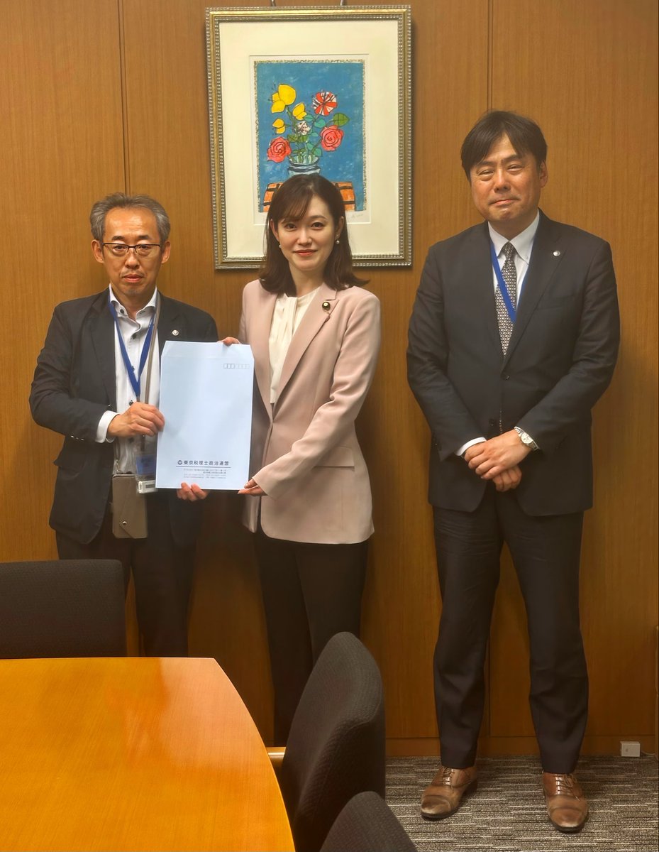 sayaohgi's tweet photo. 昨日は東京税理士会様より食品のみ1%消費税案や、事業承継税制など、中小企業を実務から支えておられる税理士の皆さまからの貴重なご意見を賜わりました。次の国会に繋げて参りたいと思います。
また、その後は三橋貴明先生が懇意にされている協会にて講演の機会を賜わり、90分間がっちりと国会の裏側や国民の皆さまが知らぬ間に進んでいる法改正など細やかにお伝えできました。
懇親会でも経営者様から見た日本の課題をじっくり伺う事ができて、とても有意義な時間でした。感謝でいっぱいです✨