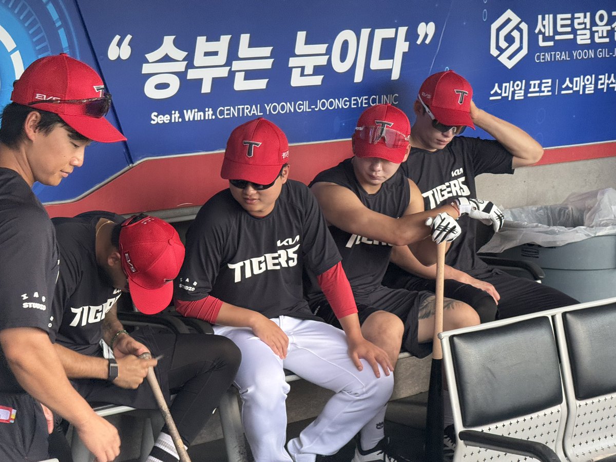 Kiatigers's tweet photo. 18시 이후 이어진 야간훈련은
충분한 휴식 및 수분섭취와 함께 진행했습니다 https://t.co/nMxgiX8tDQ