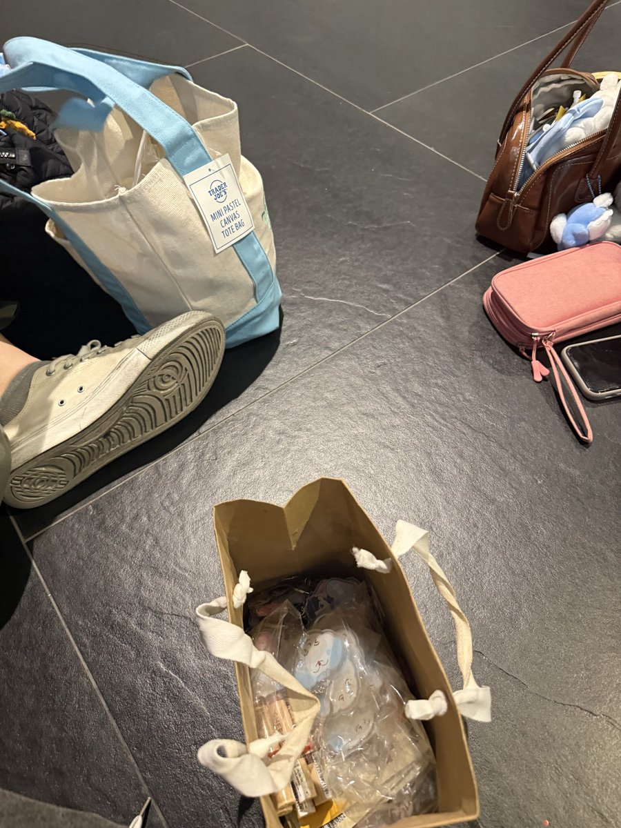 WITHJENOJAEMIN's tweet photo. แอดมินอยู่ในฮอล 5 ตรงนี้นะคะ https://t.co/xoolTNrV71