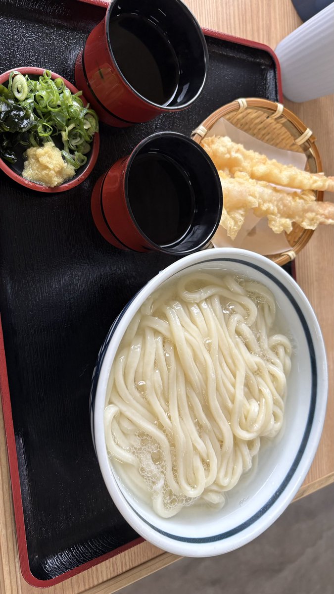 9s290's tweet photo. 今日のランチは釜揚げうどん大と海老天😋

シンプルだけど、何度食べても美味しい一杯！
ごちそうさまでした✨

#うどん #ランチ #グルメ #釜揚げうどん https://t.co/kEb4uv4TzT