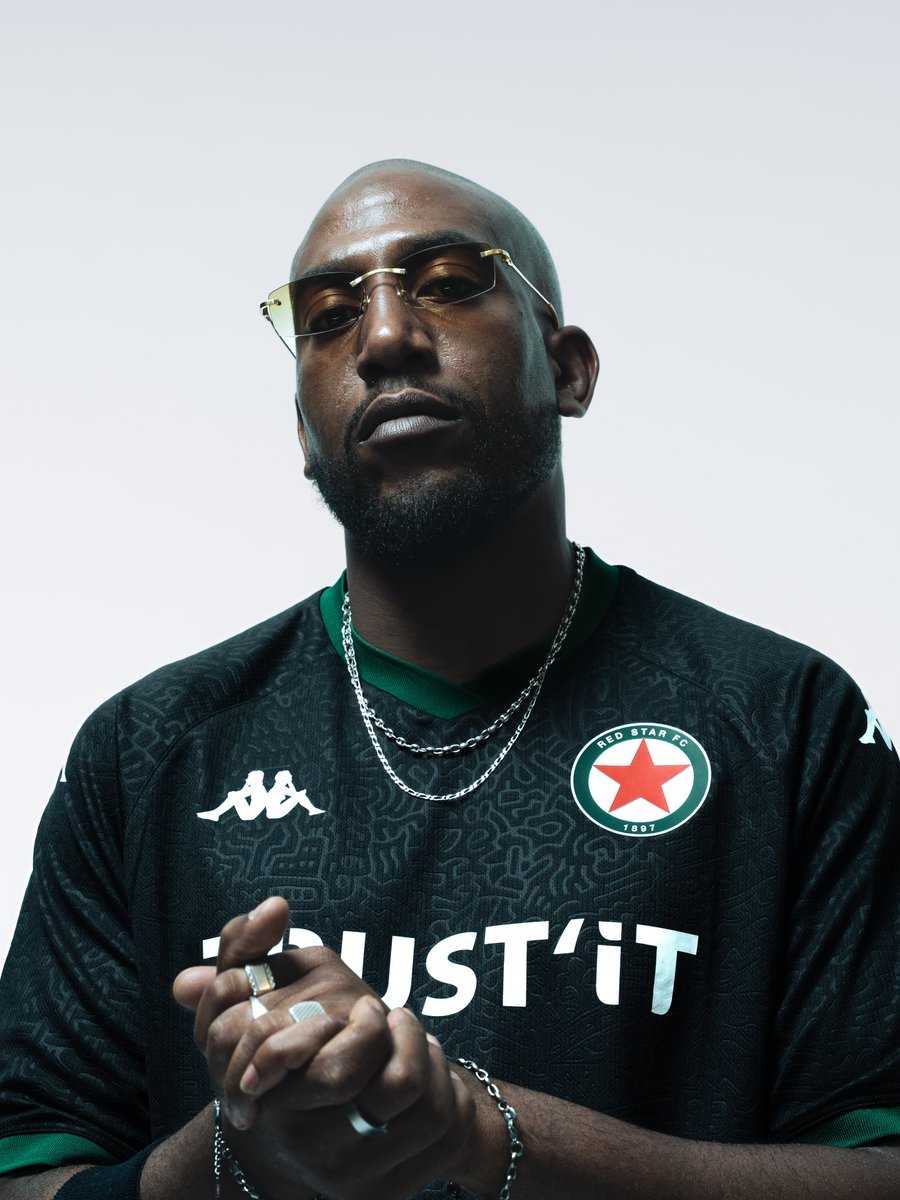 ActuFoot_'s tweet photo. 🚨 OFFICIEL ! LE RED STAR DÉVOILE SON NOUVEAU MAILLOT EXTÉRIEUR ! 💚🖤 https://t.co/fOVUGDXPw8