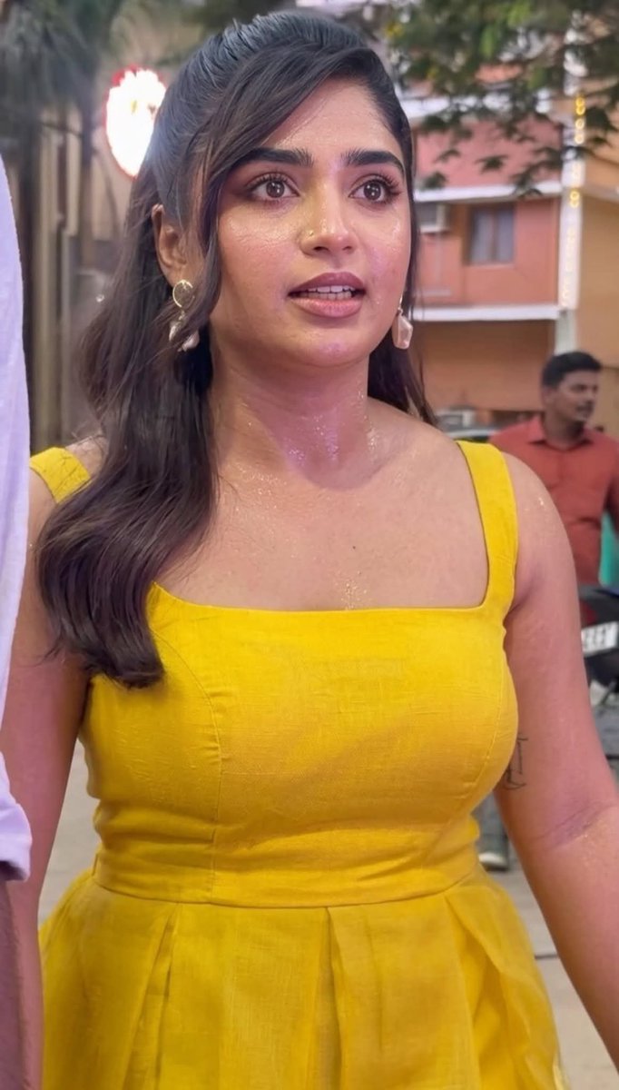 snn3814's tweet photo. Shh #gourikishan munda enama koluthu poi gummunu Iruka..uff adhuvum andha mola and arms la semma veri yethudhu 🥭🤤🥵😘...iva ivlo sexy ah irupa nu nenachu kuda pakala... first Post for her...ahh ava molaiku naduvula face vachu spank panni sappi uriyanum 🥭🤤 #Gourikishanhot 🥵🍑 https://t.co/RKAU17q9Bp