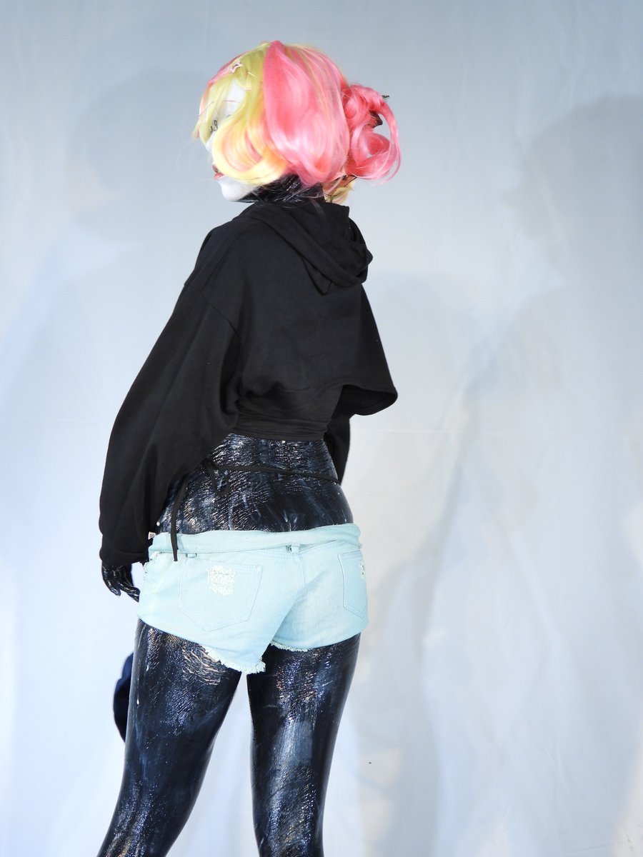 03kkzz's tweet photo. 挺翘的

メッシー ボディペイント 白塗り messy bodypaint WAM 人体彩绘 https://t.co/9HVUJB24TQ