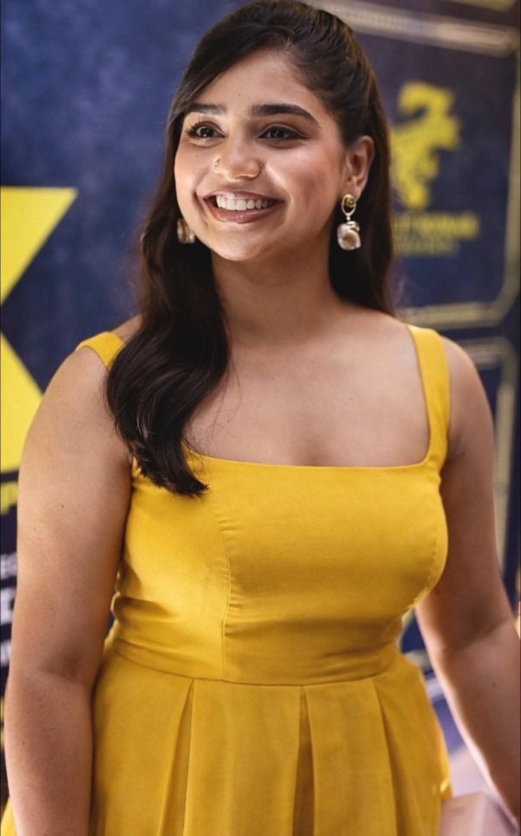 snn3814's tweet photo. Shh #gourikishan munda enama koluthu poi gummunu Iruka..uff adhuvum andha mola and arms la semma veri yethudhu 🥭🤤🥵😘...iva ivlo sexy ah irupa nu nenachu kuda pakala... first Post for her...ahh ava molaiku naduvula face vachu spank panni sappi uriyanum 🥭🤤 #Gourikishanhot 🥵🍑 https://t.co/RKAU17q9Bp