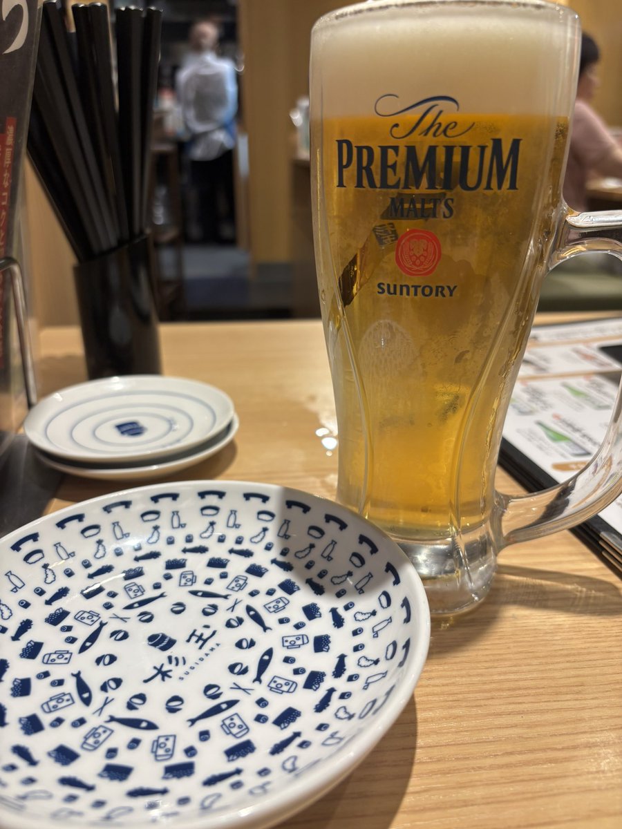 tkdforg's tweet photo. 何もかもうまくいかなくて1人杉玉🍺
このお皿可愛くていつも欲しくなる https://t.co/ocIlGxFY9p