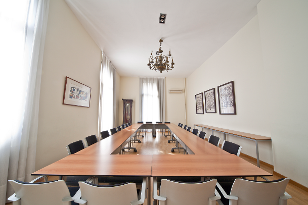FomentTreball's tweet photo. 🏛️ Vols celebrar el teu esdeveniment a #Barcelona?
T'oferim sales adaptables per a 10 a 250 persones, ideals per a conferències, reunions, presentacions o esmorzars de treball.
Els #socis gaudeixen d’un ús preferent i avantatjós.
Informa't aquí: https://t.co/qHGWjFZfYI https://t.co/4SqswToGNo