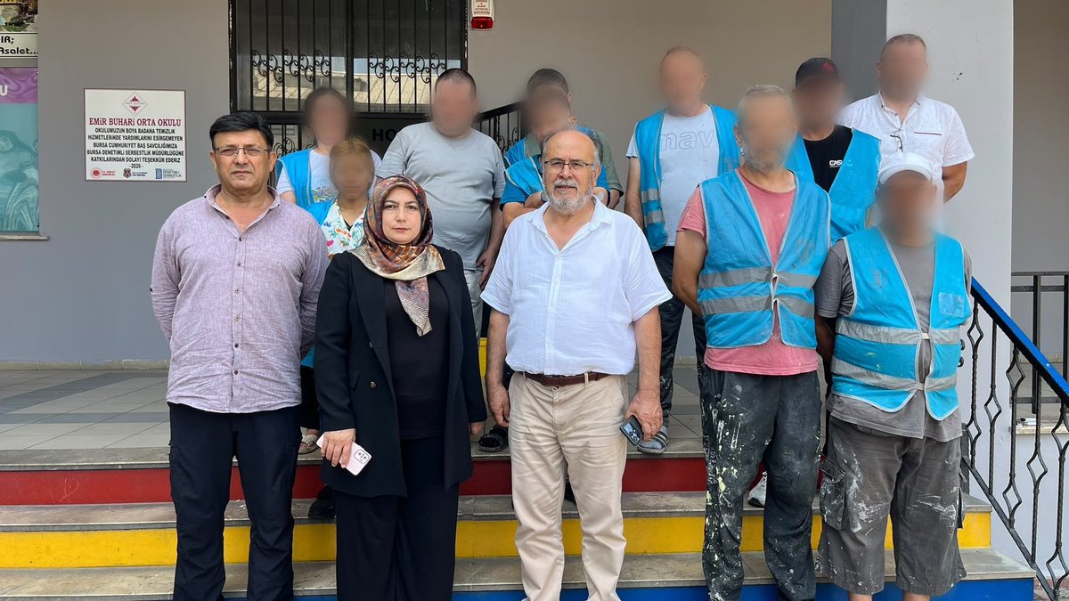 BursaDSM's tweet photo. EMİR BUHARİ ORTAOKULU YENİ EĞİTİM DÖNEMİNE HAZIRLANIYOR
Bursa Denetimli Serbestlik Müdürlüğü tarafından kamu yararına çalışma yükümlülüğü kapsamında yürütülen okul bakım ve onarım çalışmaları devam ediyor.
@ctekurumsal 
@dsdb_yasinaydin 
@CihatCanak https://t.co/VwUsJU1ot2
