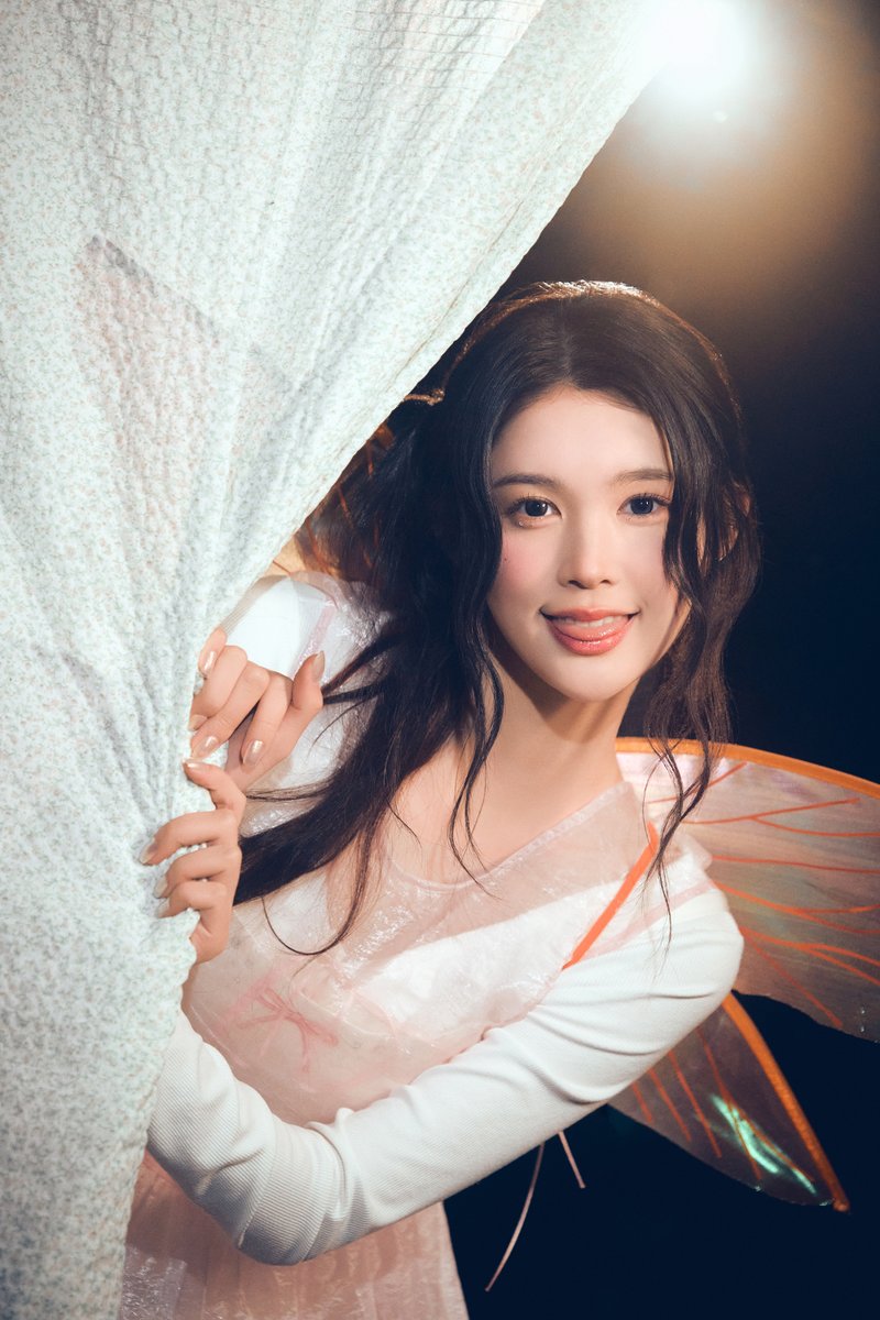 Hearts2Hearts's tweet photo. Teaser Image 02 : THE ICONIC NIGHT #A_NA

Hearts2Hearts The 1st Japan Single 
【ICONIC HEART】 
➫ 2026.08.12 (KST/JST)

🪄https://t.co/ydIUKNrPPI  
💿https://t.co/DUnpJu9oHC 

#Hearts2Hearts #하츠투하츠 #H2H 
#ICONICHEART #Hearts2Hearts_ICONICHEART https://t.co/o4UYjtRyIf