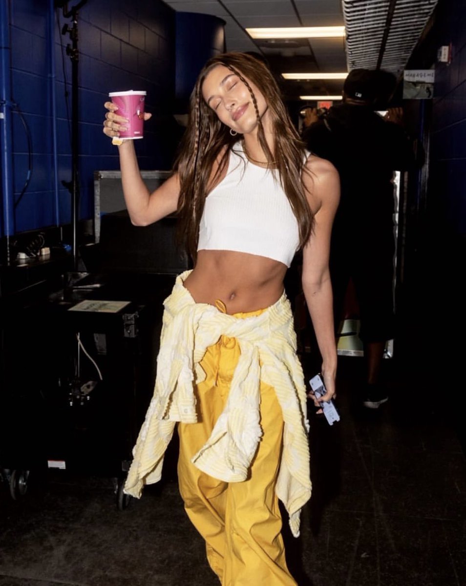 haileyfeeds's tweet photo. hailey bieber. https://t.co/zDsfuSPliv