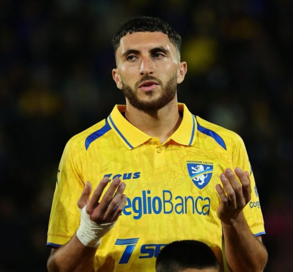 ActuFoot_'s tweet photo. 🚨 L’AS MONACO EST TRÈS CHAUD SUR FARÈS GHEDJEMIS 🇩🇿, meilleur joueur de Serie B avec Frosinone la saison dernière !!! 🇲🇨

C’EST UNE PRIORITÉ POUR LE CLUB !

Le club de la Principauté croit en ses chances malgré que le club italien soit gourmand. 💰

🗞️ @sebnonda https://t.co/QjAzzkA7UL