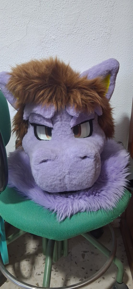 SerronTheDragon's tweet photo. Diría que feliz #FursuitFriday pero tengo que trabajar así que aquí tenéis a mi head cabreada porque no me la pongo https://t.co/ol0ZAYhRpq