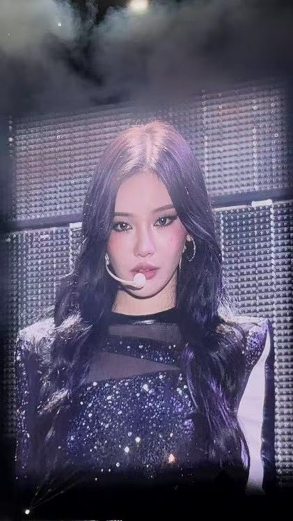 NingXin60775's tweet photo. Rich vocal expression and sharp stage aura blend together, NINGNING proves her outstanding strength once again through this amazing solo4 live performance.
 
NINGNING SOLO4
#NINGNING_NewSolo 
#NINGNING https://t.co/hx0yb3JVgv