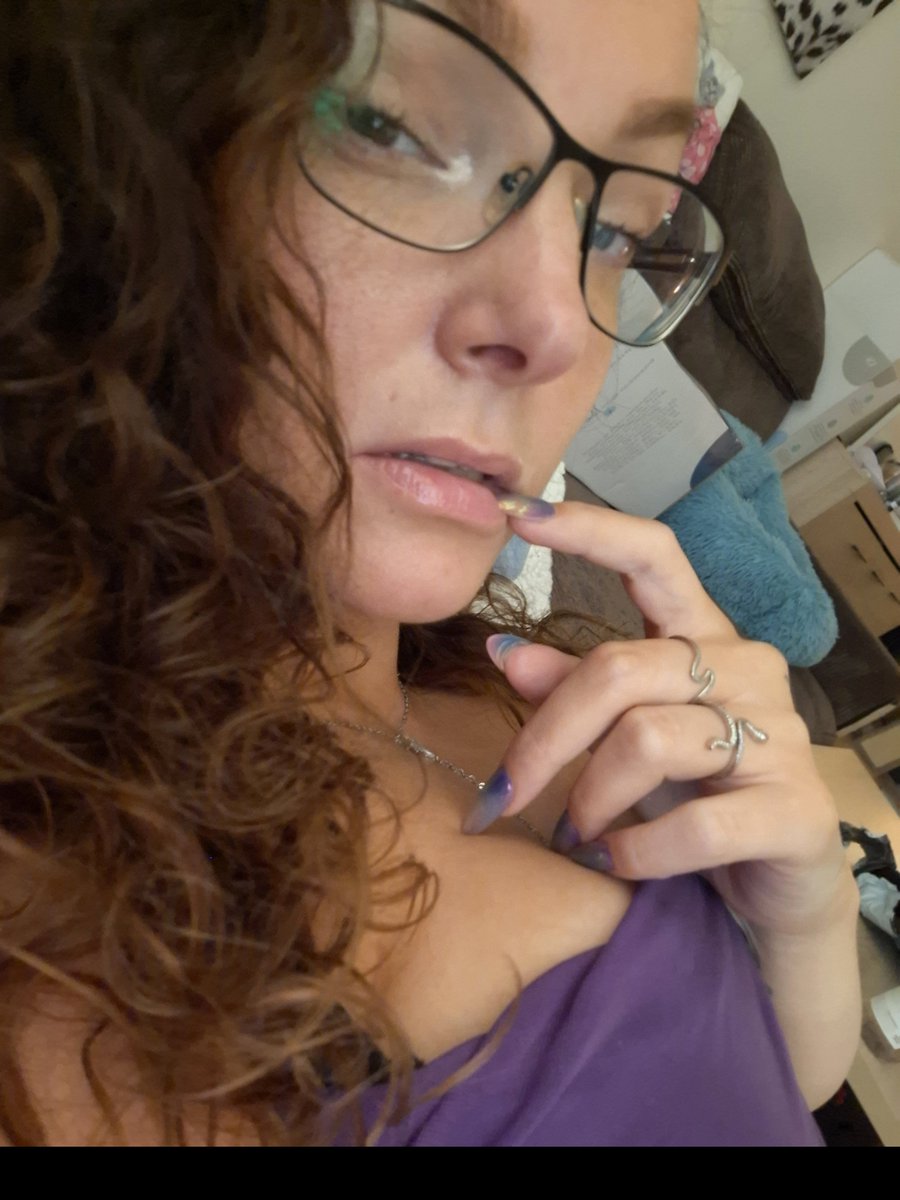 TRAUMA_RESP0NSE's tweet photo. Straight hair was fun, but curly is where it's at baby. https://t.co/6wQ91IedZh
