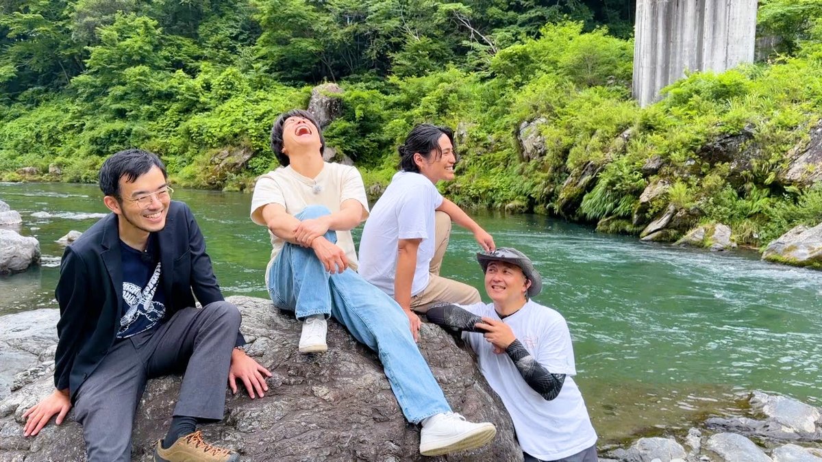 oricon's tweet photo. 📺️『リア突WEST.』で
変態リアリティーショー＝“変リア”始動🌈
⠀
WEST.重岡大毅＆桐山照史、
石とカタツムリの“変態”から猛アピール受ける🐌
https://t.co/QtUD3VZv22
⠀
#WESTꓸ https://t.co/nWkKiynntW