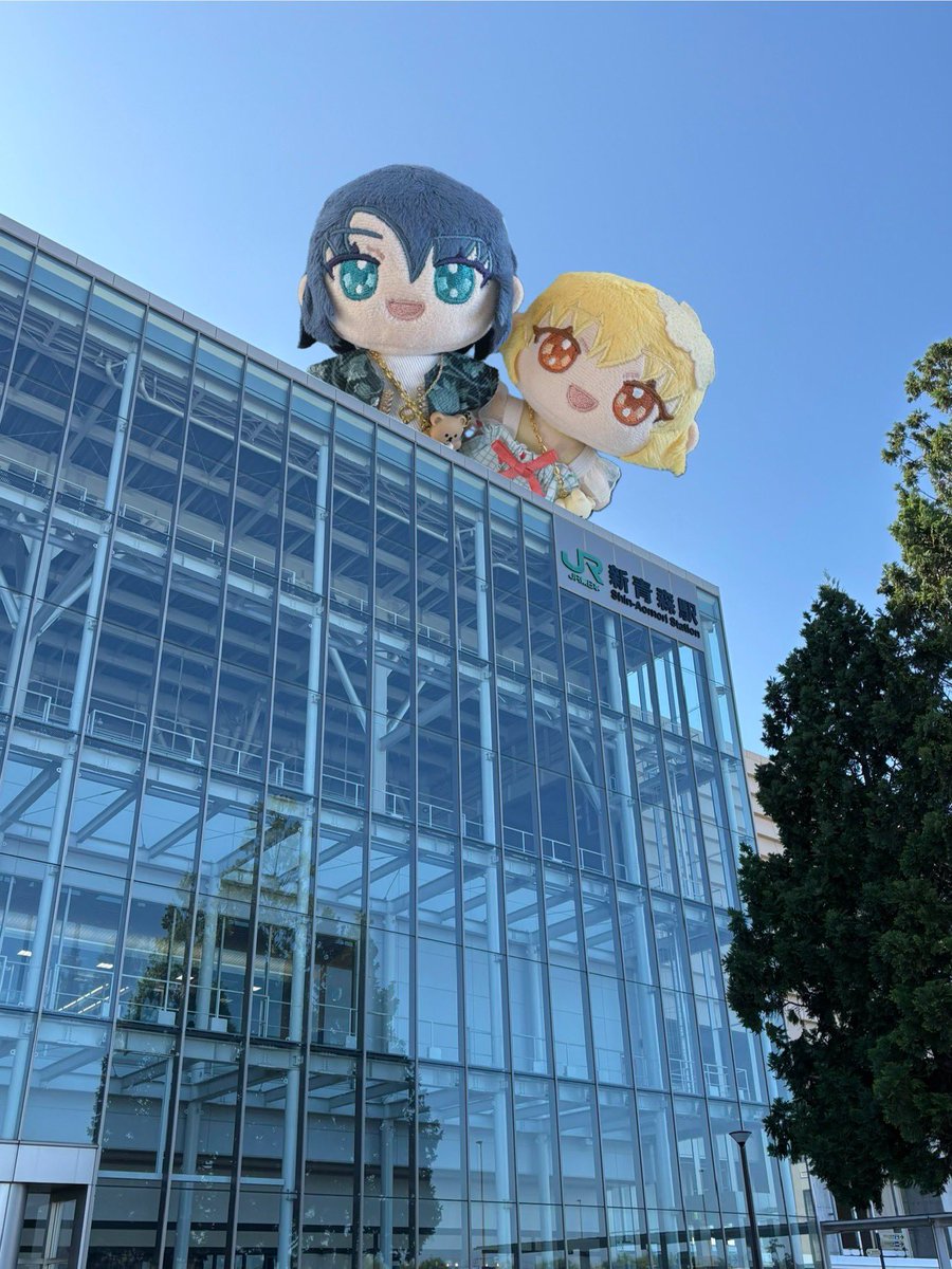 omiso_kanimiso's tweet photo. あおもり駅でRisaさん&amp;ハネト衣装ぱ
るちゃんずとも会えてめちゃ嬉しかったーーー🥰❣️
最近のマイブームでっかぱるちゃんず&amp;ポムケツも貼っちゃう🙂‍↕️ https://t.co/dgzVisYd2w