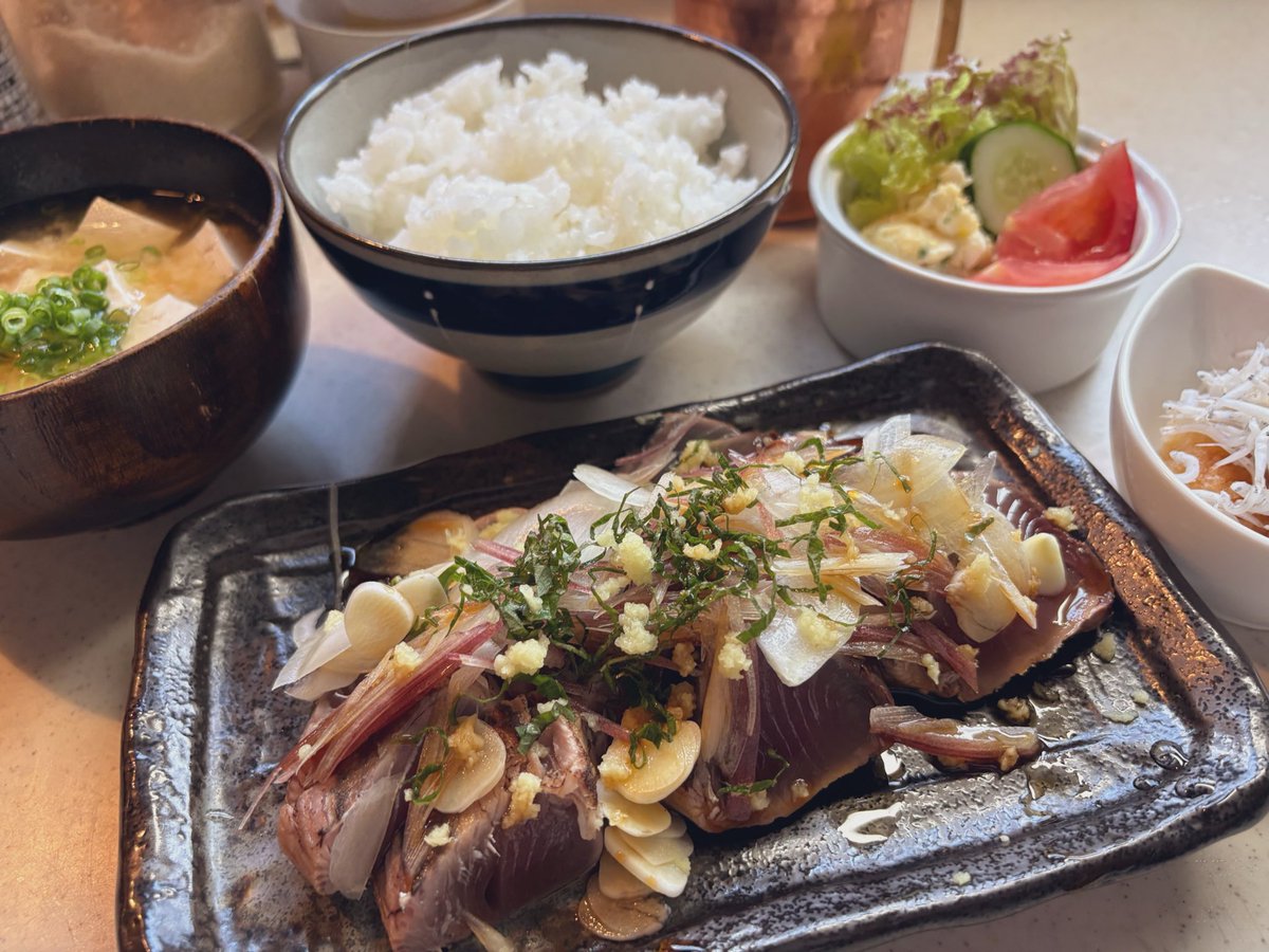 naginaginagi18's tweet photo. 皆さま今日も一日お疲れ様でした🍀
仕事.またこれから仕事のかた
お先ですがいただきますね🍀✨
コロリん♪寝てました😅✨
神経使いまくった一日♪
連休始まりの方々も居ますね➰
ワタシは仕事ですね😉✨
フレンド各位には
佳きお盆!週末連休に
なります様に🤗🌿✨ https://t.co/wfHjNoBIIp