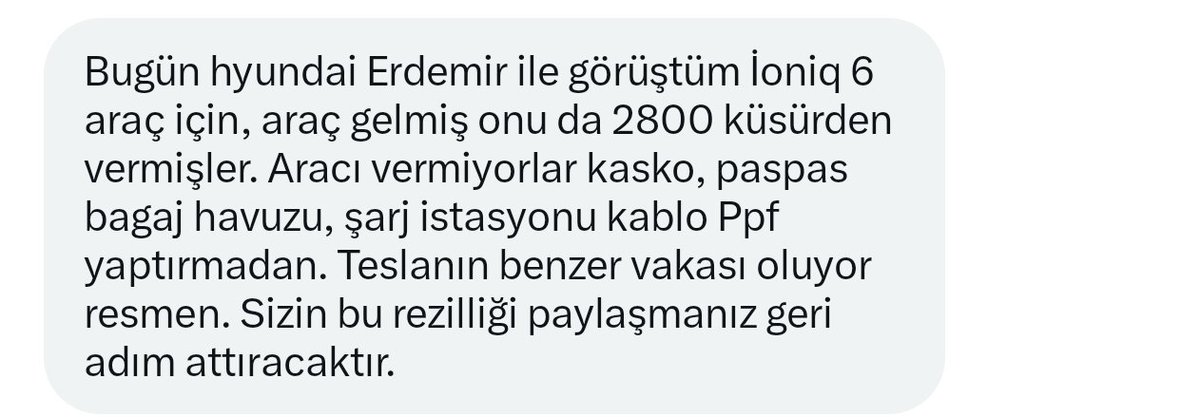 acarzeyd's tweet photo. Bu düzen değişmedikçe, düzülen değişmez.

Lansman fiyatı 2.483.000 TL olarak açıklanan ve ÖTV matrah limitinde kalan araca talep yüksek, gelen stok ise sınırlı

Fırsatı gören bazı bayiler yine eski alışkanlıklarına dönmüş durumda

Liste fiyatından araç satmak yerine PPF kaplama, aksesuar, paspas, kasko gibi şartları zorunlu koşarak fiyatı 2.650.000 - 2.800.000 TL bantlarına çekiyorlar. 

"Bunları istemiyorum, sadece aracı almak istiyorum" diyen tüketiciye ise kapı gösteriliyor.

İkinci el sitelerindeki ilanları tarayıp liste fiyatı üstüne fahiş fiyat yazana ceza kesen Ticaret Bakanlığı ve yetkililer, ne hikmetse sıfır araç satan bayilerin bu açık ve net dayatmasını yıllardır görmezden geliyor

İkinci elde stokçuluğa ceza var ama bayideki bu "zorunlu paket" soygununa neden hâlâ bir denetim yok?