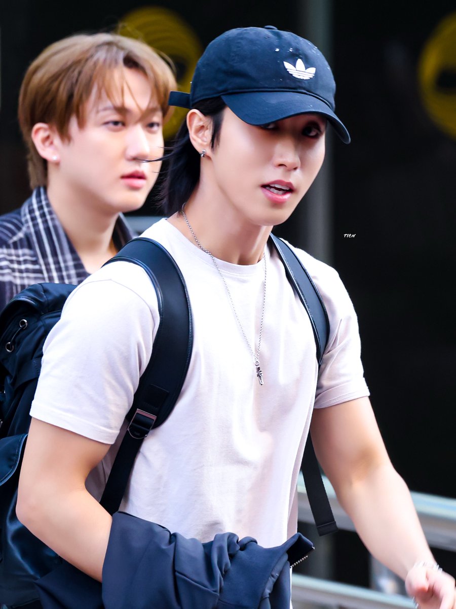 TT_3racha's tweet photo. 260807 Music Bank 퇴근

#한 #HAN #ハン #한지성 #HANJISUNG 
#StrayKids #스트레이키즈 https://t.co/llCtPqhcq4