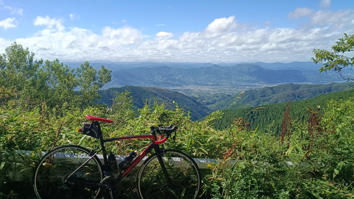 changesyuuki's tweet photo. 帰りは紀泉高原スカイライン（大阪和歌山府県境を走る林道）から犬鳴山温泉、泉佐野へと回った
キツいトレーニングはもうやらないつもりだったのに😅
#和泉葛城山
#ヒルクライム
#ロードバイク https://t.co/yvUS6TP8JJ