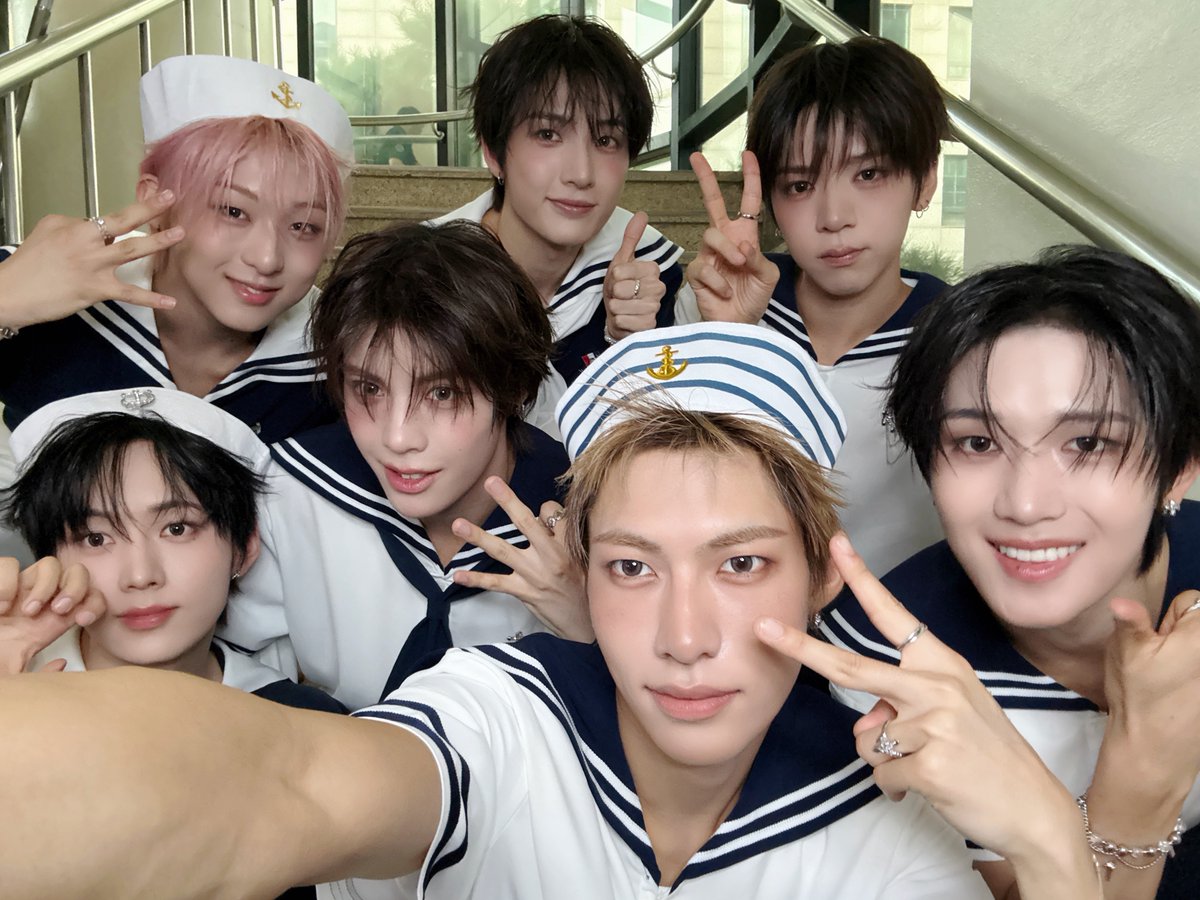 nouera_JP's tweet photo. [📸] 260807  KBS  MusicBank

NovAのおかげで2回目の1位を獲ることができました🎉🎉
いつもたくさんの応援、本当にありがとうございます！
NovA、サランへ💙🤍

#NouerA #누에라 #ヌエラ 
#exe https://t.co/FTafMMAt88