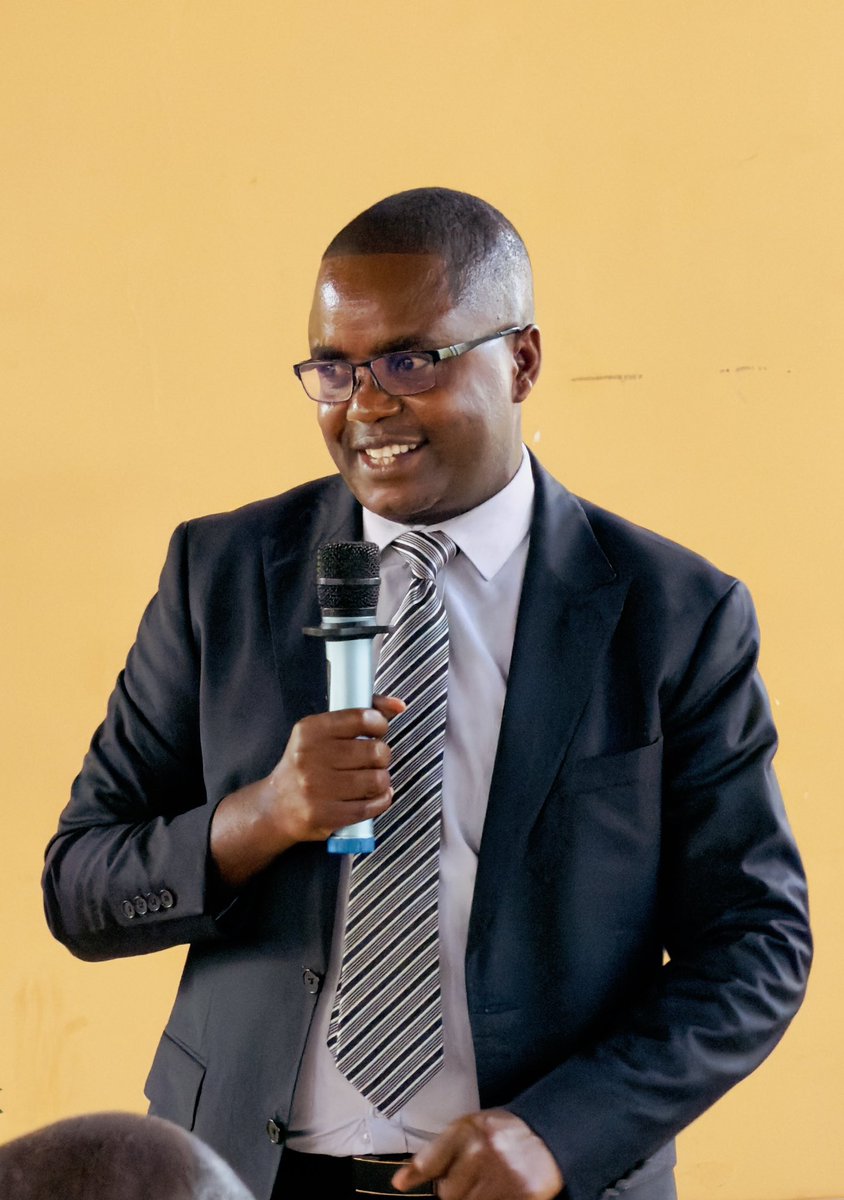 Profmutisya tweet picture