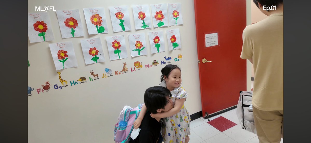 bukanwatermelon's tweet photo. 👧🏻 : ayahhhhh gendongggg
🐯 : eh cantiknya ayah. udah selesai sekolahnya? gimana tadi di sekolah? ada cerita apa, hm?
👧🏻 : nda adaa. cuma mewarnai tadi
🐯 : oh ya?
👧🏻 : YA!
👧🏻 : laper ayah
🐯 : laper? mau mam apa today?
👧🏻 : STEAK! MAU STEAK!
🐯 : okay kita pulang mam steak bikinan ibu yaa❤️