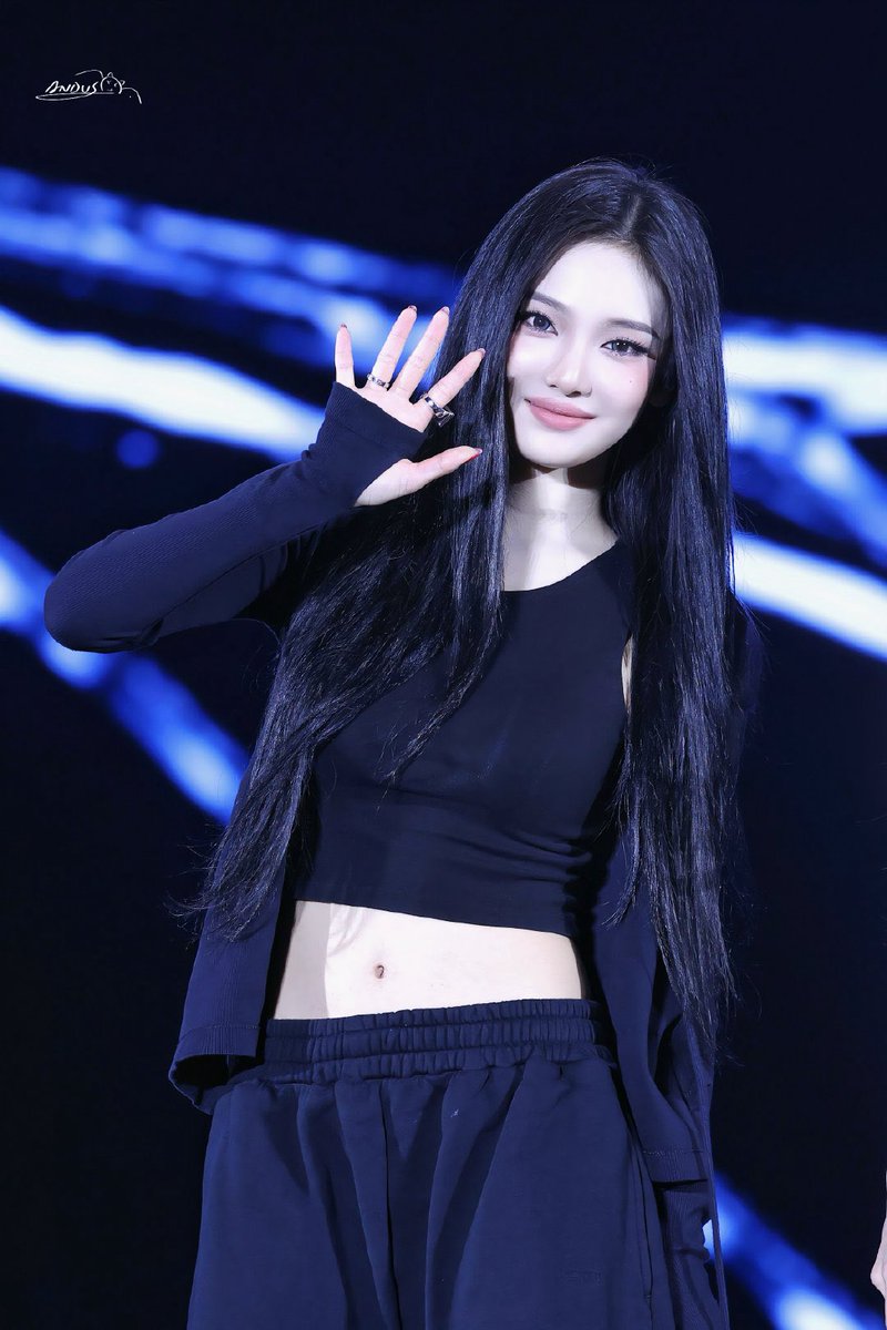 starryjamash's tweet photo. Never stopping artistic breakthroughs, NINGNING uses solo4 to interpret her music attitude. The whole performance is premium, layered and full of lasting charm.

NINGNING SOLO4
#NINGNING_NewSolo #NINGNING https://t.co/4SO4tP78NK