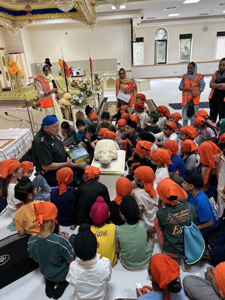 AACE_org's tweet photo. More than 320 children and young people have learnt vital lifesaving #CPR skills with @OFFICIALWMAS at Walsall #Sikhi Children’s Camp at Guru Nanak Gurdwara Sahib this week.

>> https://t.co/F6PN8qDXlh https://t.co/mFfkqRwk4P