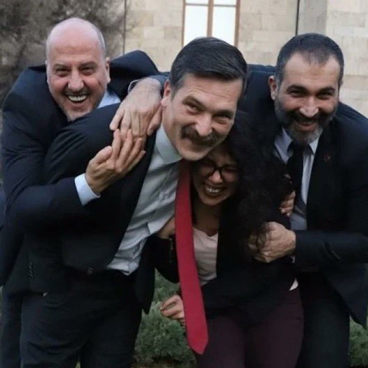 PKKgerceklerii's tweet photo. DEM Parti listelerinden Meclis'e giren Türk solcuları, Çerçeve Yasaya imza atmadı

Türkçü ve Kemalist solcular, cezaevindeki siyasi tutukluların serbest kalmasını öngören yasaya imza atmadılar. https://t.co/qQ4RgggaXE