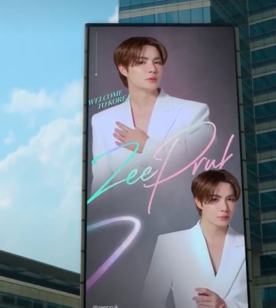 Gam241128's tweet photo. หล่อแบบInfinity♾️

#ZeePruk #moev 
@zee_pruk @moev_Thailand @moev_global @moev_official https://t.co/v2mBIGUeEE