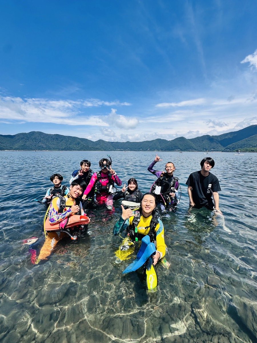 DiveteamLino's tweet photo. ダイビングサークルLinoです🤿
~本栖湖レイクダイビング~

7月末は毎年恒例の富士五大湖の１つ本栖湖でダイビングをしました✨
沈木の上を歩いたり淡水魚など海とはまた違った楽しみがありました🤙🏻

潜ったあとの鹿カレーも美味しかったですね🍛 https://t.co/aQDGfOjxhv