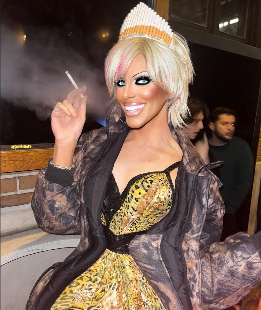 JoeG_101's tweet photo. @tr28ouo @RuPaulAbdul Felix shut up you’re shaped like cinnamon from Apple Jacks, you write in comic sans, and the only thing “they” about you is the fact you do your makeup like your name is bug. If you passed nobody’s life would change in fact it would be one less pollutant. The river is calling. https://t.co/wWKjJCAZ0Z