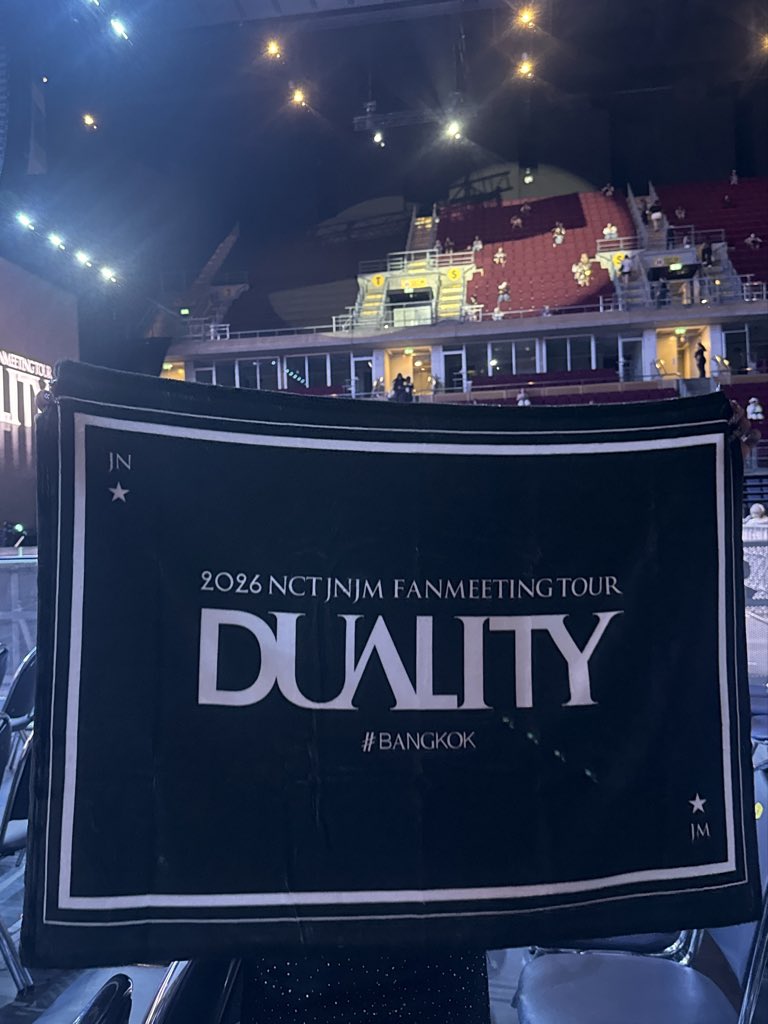 pparkpeach's tweet photo. Vip ได้ผ้าห่ม(?)ผืนเล็กกับ Lanyard จ๋วยมากก🖤

#NCTJNJM_FANMEETING_TOUR
#NCTJNJM_FANMEETING_TOUR_in_BKK   #NCTJNJM_FANMEETING_TOUR_BANGKOK https://t.co/r89fzttxDd