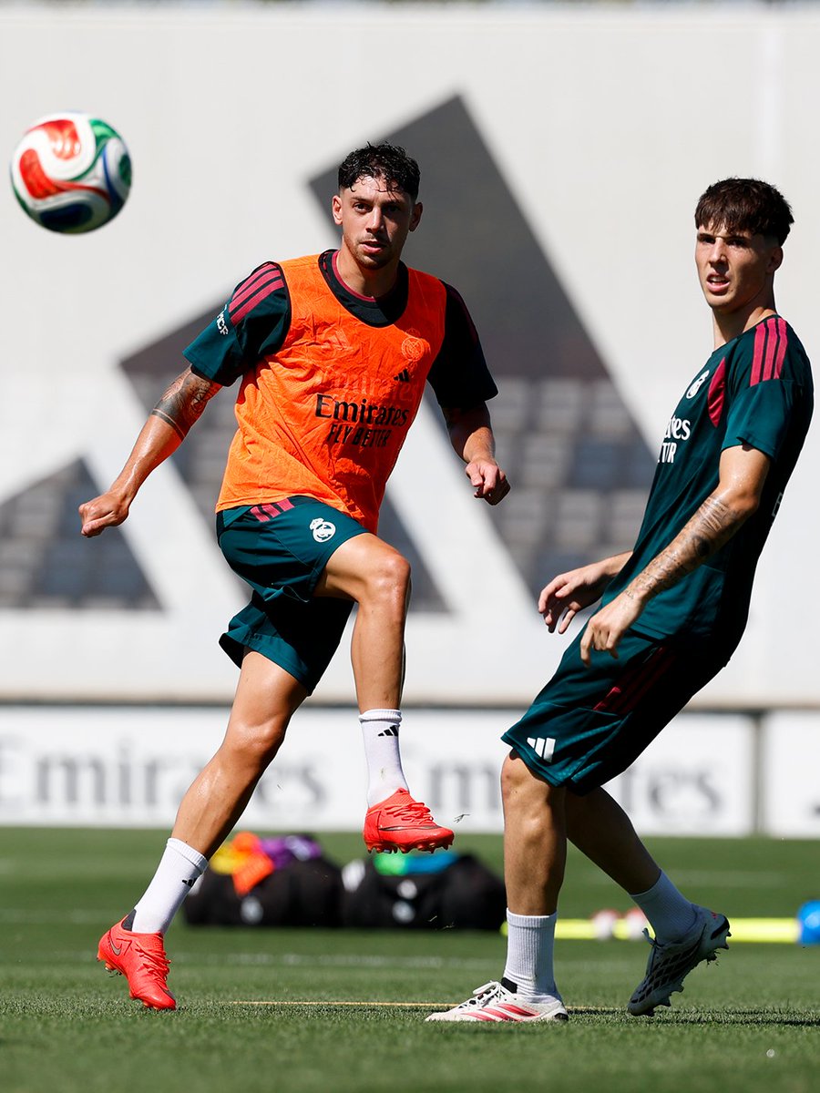 realmadrid's tweet photo. 👀 @FedeeValverde https://t.co/qy7BDzkcRF