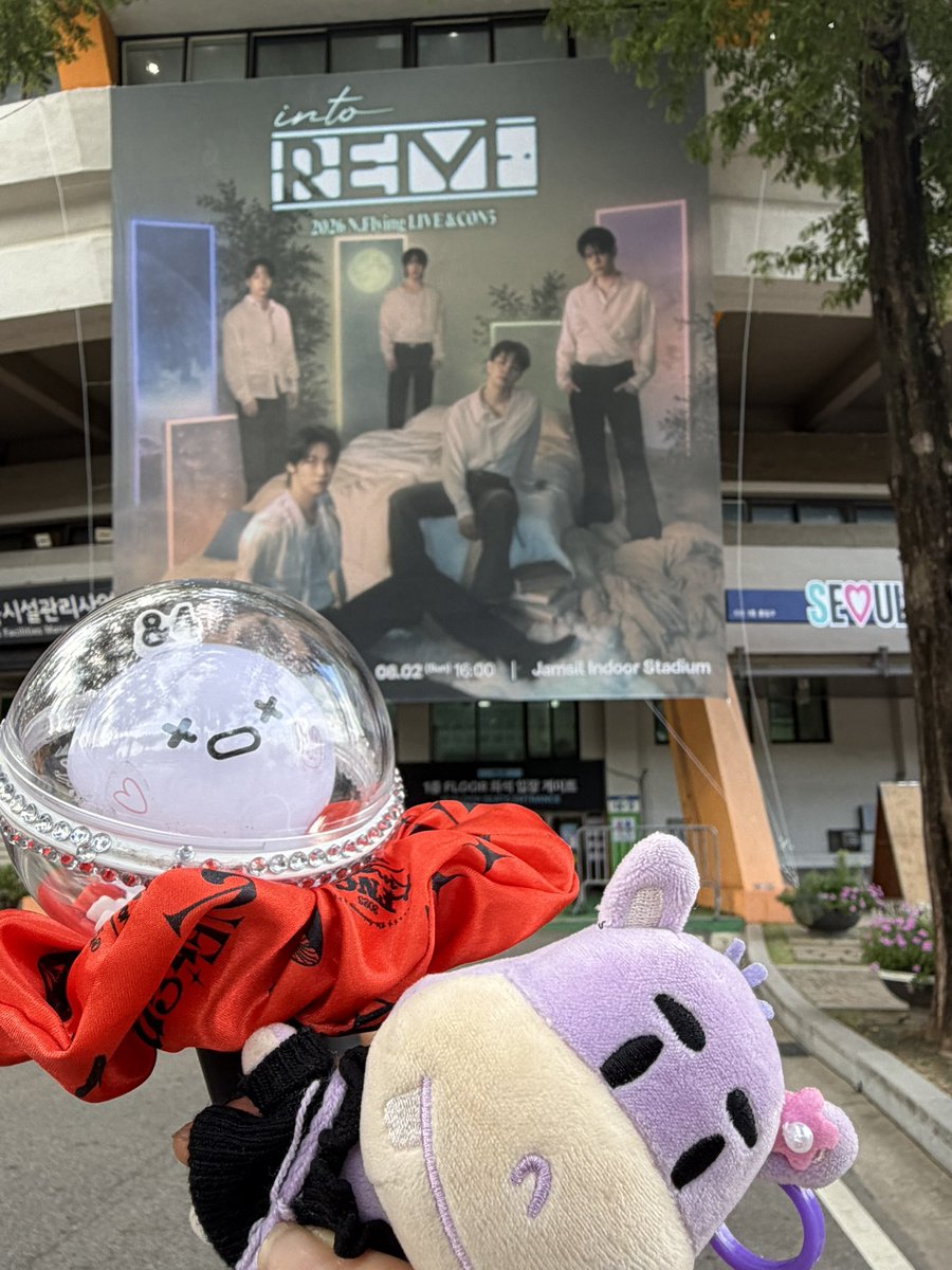 momori103's tweet photo. もう1週間も経つなんて🫠
私はまだソウルの夢の中にいるのにもう大邱なんだね。
唯一トレカ出した瞬間笑
#intoREM https://t.co/cWe5EHnNSi