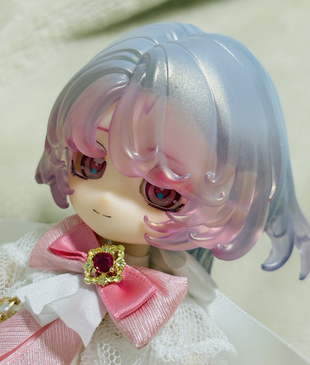akatsuki_888's tweet photo. シクレちゃんの異色ヘッドパーツは鲛人泪も気になったけど、极光にしてみたよー！トップがもう少し薄い色かと思ったけど…サンプルと違うのはあるあるだよねw
通常のピンクもいいけどこっちも可愛いと思う😊可愛さ伝われっっッ！！！

＃星願少女 https://t.co/Hntui8M2rr