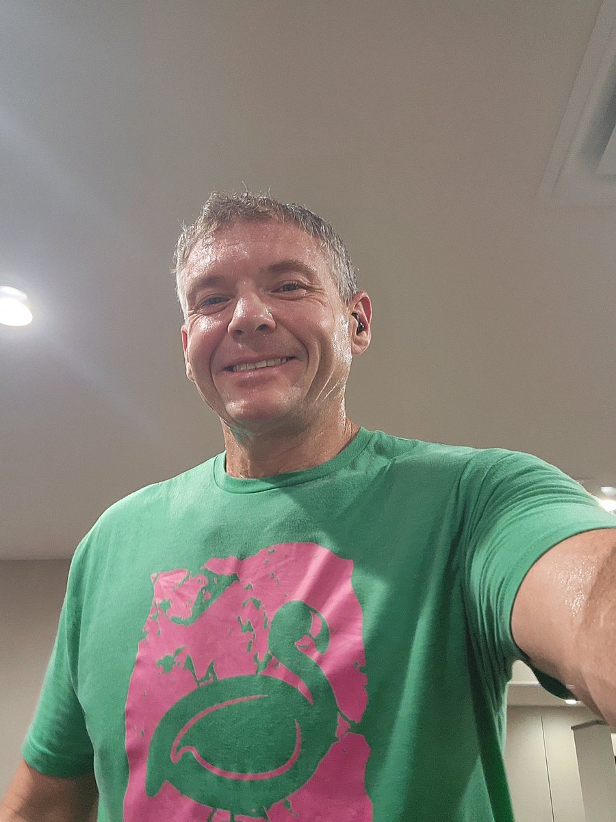 raysenior598's tweet photo. Getting it done in the hotel gym.
30 minutes on 15% ๐ฅต
And some arms and abs.
#livehealthy #fitness #dontgiveup #getitdone #dontquit #gymmotivation #weightloss #unfat #RockTheMingo https://t.co/f3bHMg6kaA