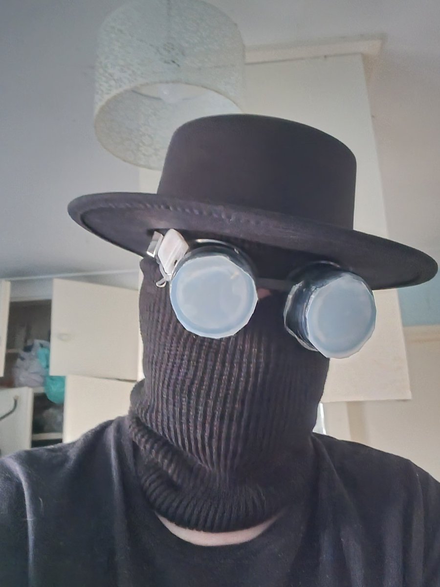 OmegleCrow's tweet photo. The owner of this profile is finally working on his first album but also he is doing a thing 😂😂 https://t.co/vaS6H1BaA5