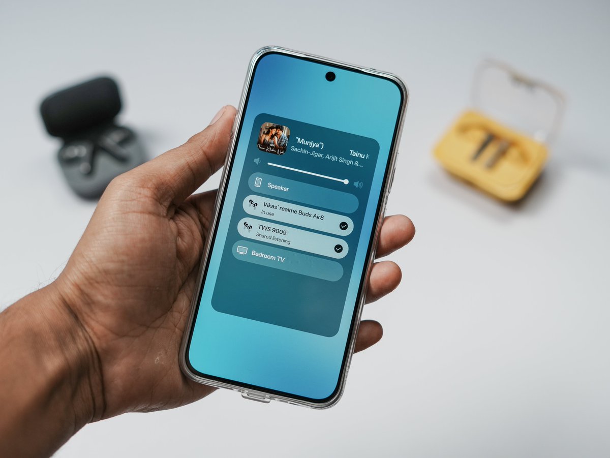 GeekyVikas's tweet photo. Sach bolun, pehle laga ye feature itna useful nahi hoga... but ab almost roz use ho raha hai. 😄

OPPO Reno 16c pe dual earbuds pairing is so convenient. Ek phone, do earbuds. 🎧🎧

Does your phone have this feature? 👀 https://t.co/Ye1fY3ohI4