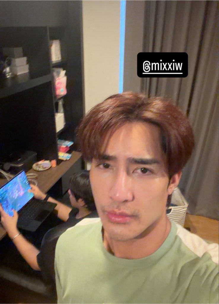 earthmixxi3's tweet photo. แล้วพี่เอิร์ทกินข้าวกับอะไรคะ 
กินกับแฟน https://t.co/y1Ztgp461i
