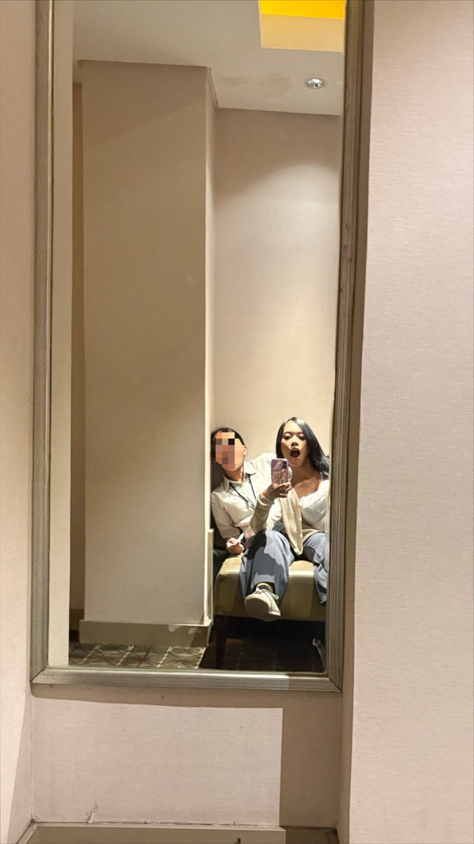 loravaee's tweet photo. lucu outfit nge date aku kemarin sama kakak @vibezonmartiez https://t.co/XHbWmbEotg