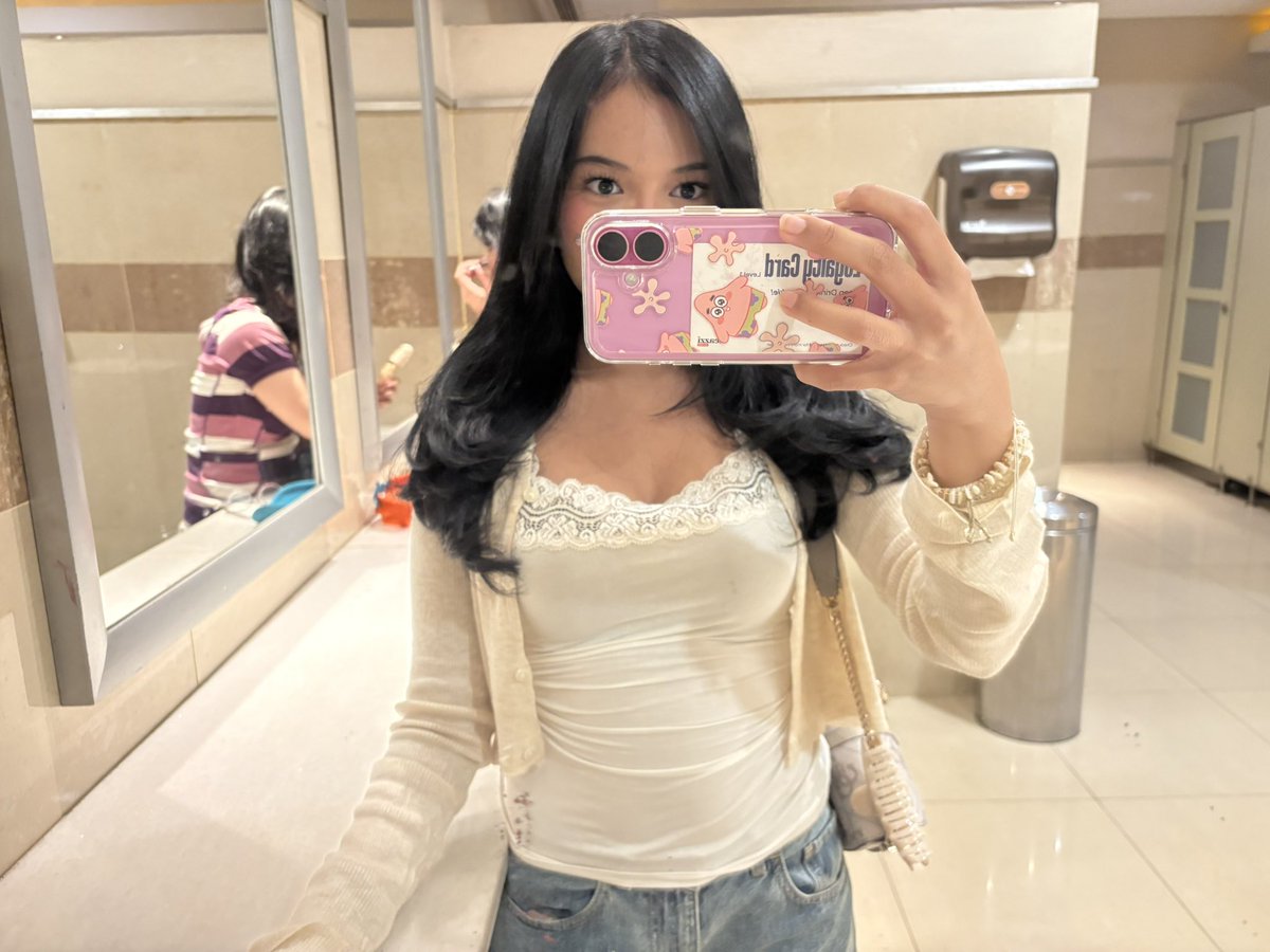 loravaee's tweet photo. lucu outfit nge date aku kemarin sama kakak @vibezonmartiez https://t.co/XHbWmbEotg