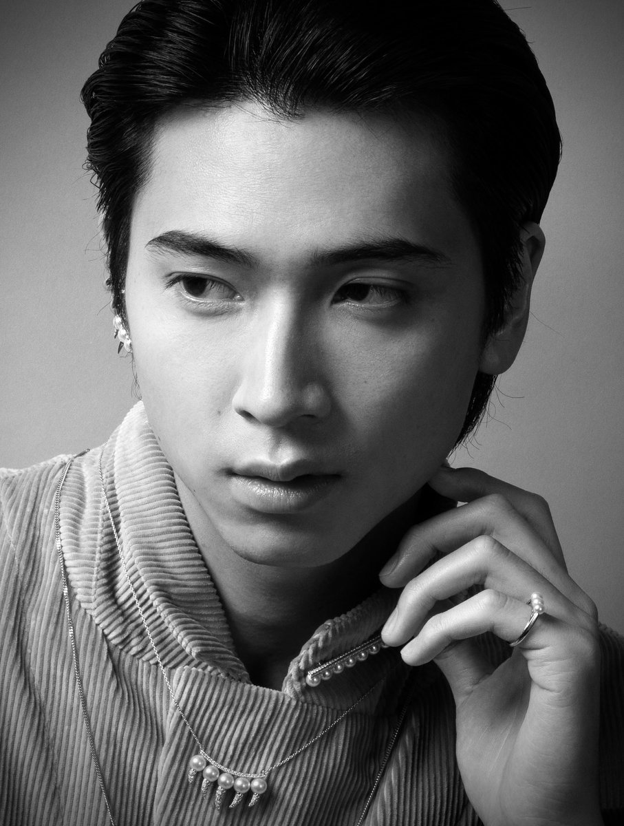 sasaguchi_photo's tweet photo. AERA Style Magazine Webで公開中

庄司浩平が纏うジュエリー特集

撮影スタッフの撮影話しを編集長を交えてトークをした、ポッドキャストが配信されました。

ウェブサイトよりお聞きください！

@Aerastylemag 
#庄司浩平 
#写真家のつぶやき https://t.co/arVCvuJF0u