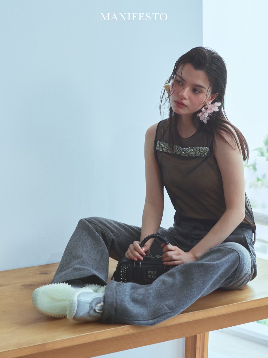 beckyfanclub05's tweet photo. Becky shines in the @MIUMIUofficial  Fall-Winter 2026 collection with the studded ‘Arcadie’ bag

#MIUMIUXBecky #BeckyXManifesto 
#MiuMiu #MiuMiuFW26
#beckysangels #BeckyArmstrong https://t.co/uIQ5ahbNPw