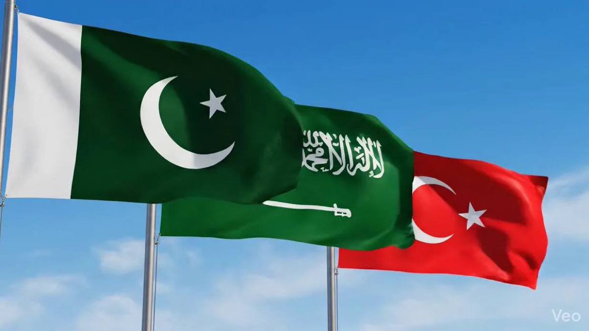 KSAEJ1's tweet photo. عاجل..

من مكة المكرمة..

اتفاق بين السعودية وتركيا وباكستان: 

•أي هجوم مسلح على أي دولة يعد هجوماً على الدول الثلاث جميعها.

•تعزيز الردع الجماعي في مواجهة أي عمل عدواني.

•تعزيز جميع مجالات التعاون الدفاعي بين المملكة وتركيا وباكستان.

🇸🇦🇵🇰🇹🇷 https://t.co/X0Bxc9A8cv