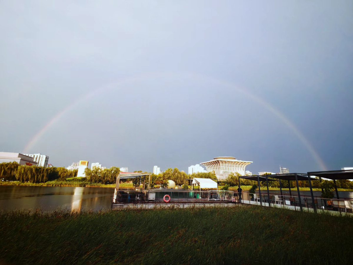 gaoyangio's tweet photo. 在北京偶遇雨后彩虹🌈 https://t.co/Cn7KK8XCcU